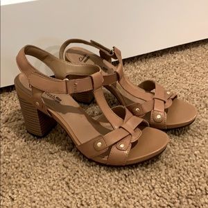 Clarks 3.5” Heels size 7